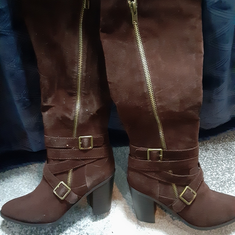 High boots - Picture 2 of 2